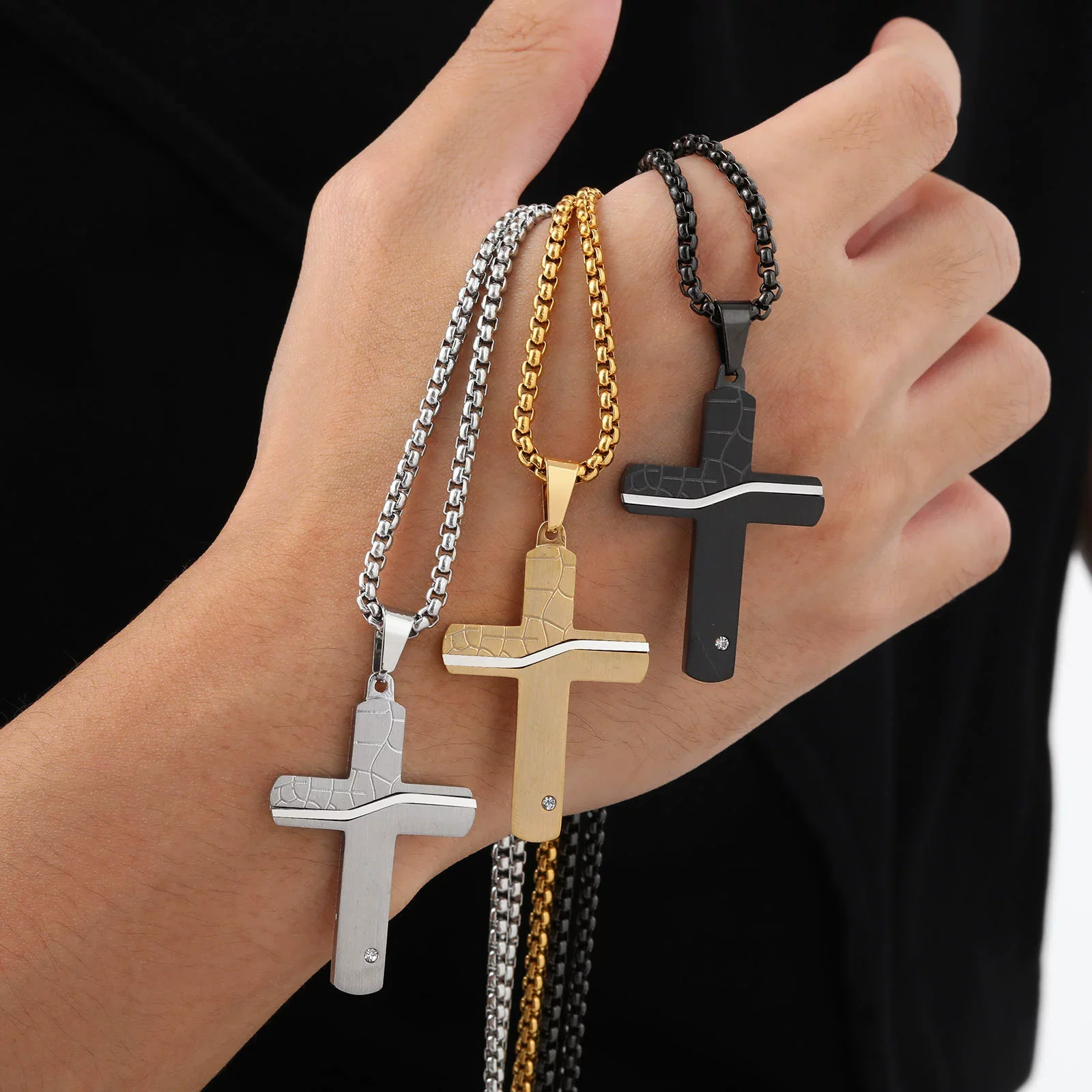 Wholesale Jewelry Stainless Steel Crack Cross Pendant Necklace For Men With Electroplating Fashion Style