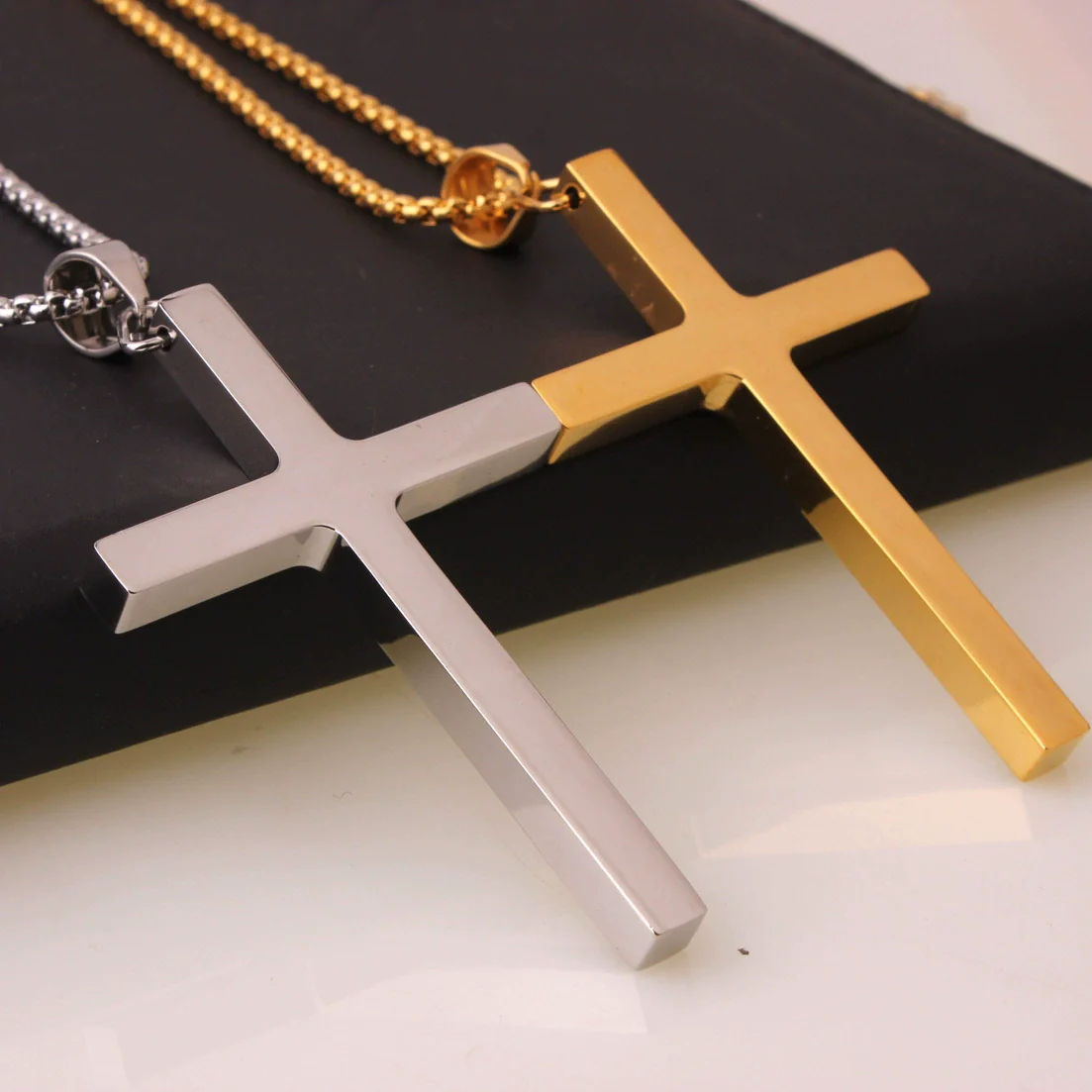 Wholesale Jewelry Stainless Steel Titanium Steel Cross Pendant Necklace For Men With Electroplating