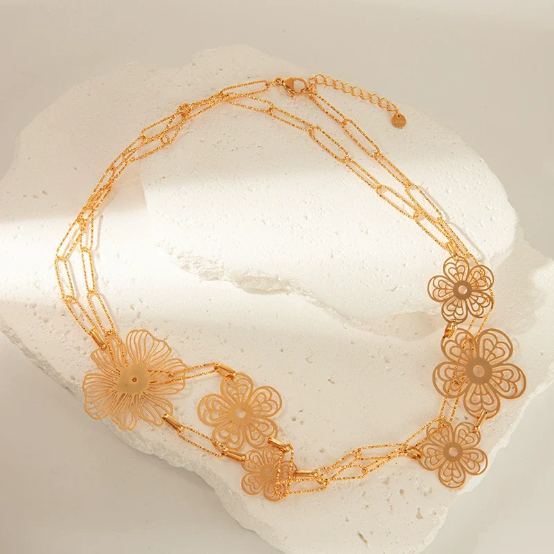 Wholesale Jewelry Sweet Hollow Flower Stainless Steel Gold Plated Necklace