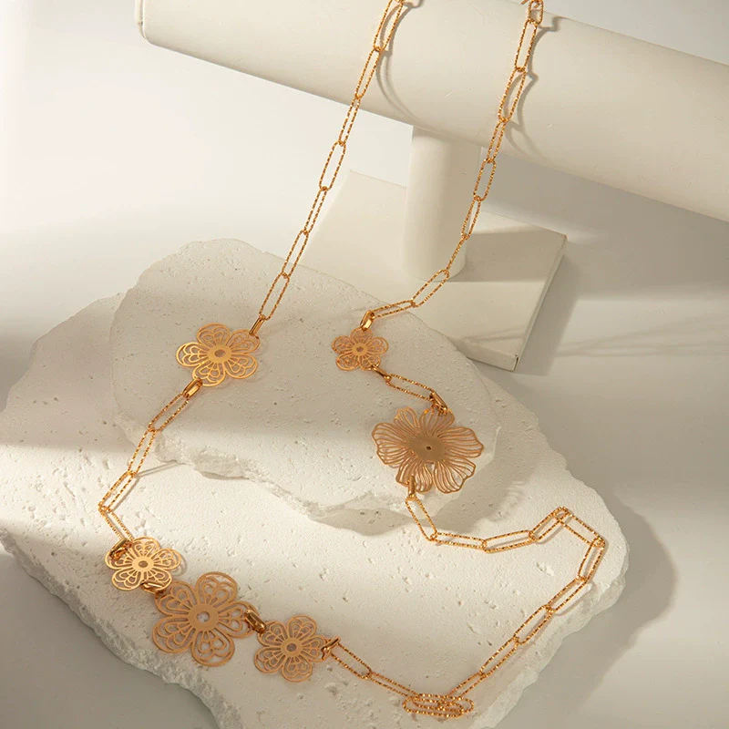 Wholesale Jewelry Sweet Hollow Flower Stainless Steel Gold Plated Necklace - Image 2