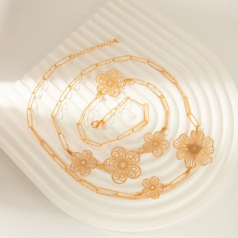Wholesale Jewelry Sweet Hollow Flower Stainless Steel Gold Plated Necklace - Image 4
