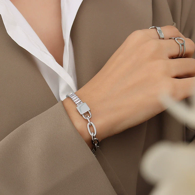 Wholesale Ladies Geometric Titanium Steel Electroplated 18K Gold Bracelet Jewelry - Image 7