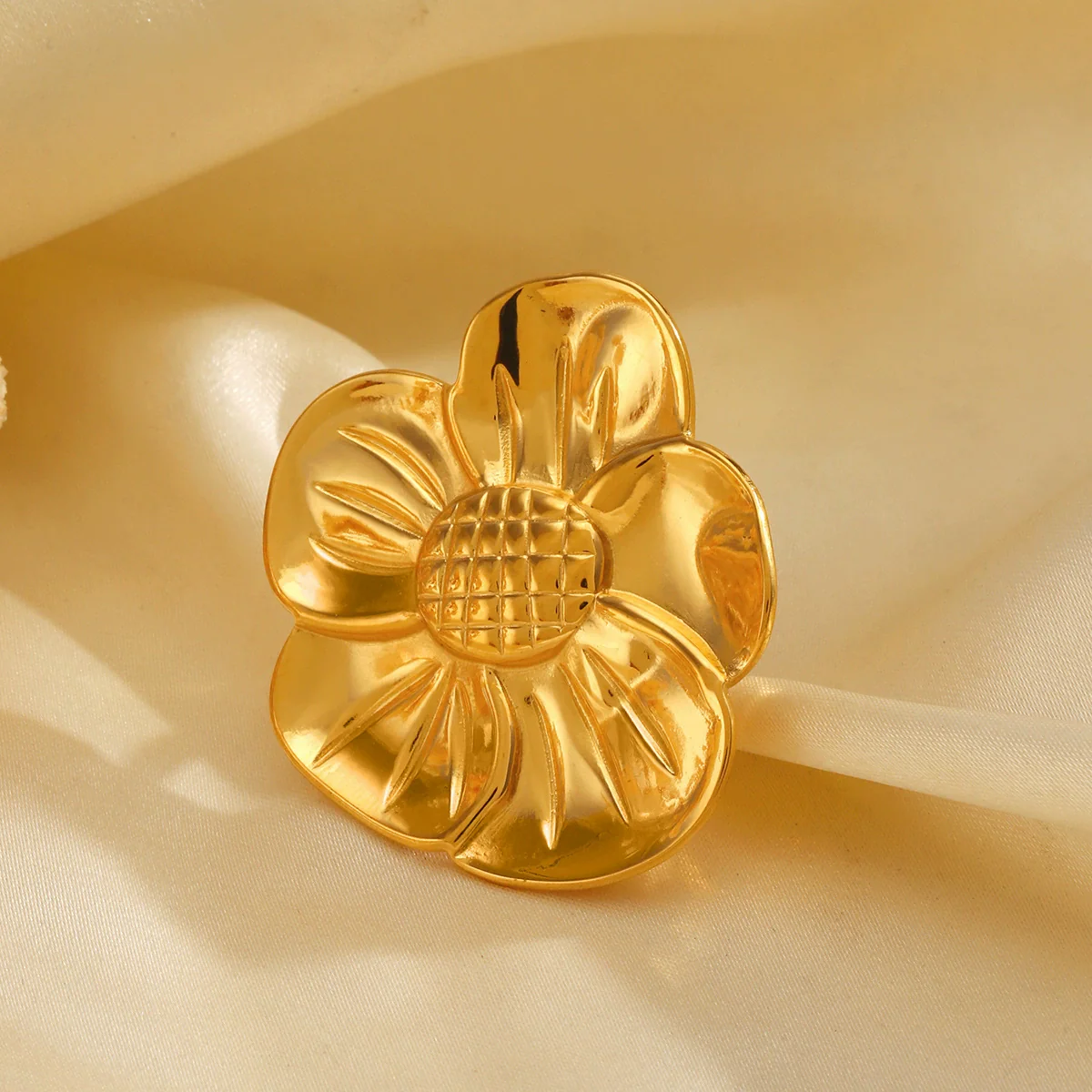 Wholesale Ladies Stainless Steel Electroplated Flower Ring - Image 2