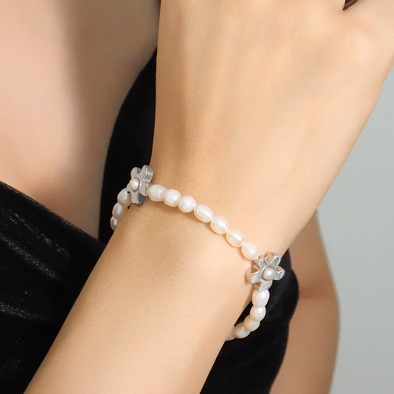 Wholesale Light Luxury Floral Ferris Wheel Style Titanium Steel Electroplated Freshwater Pearl Chain Necklace And Bracelet Set For Women - Image 5