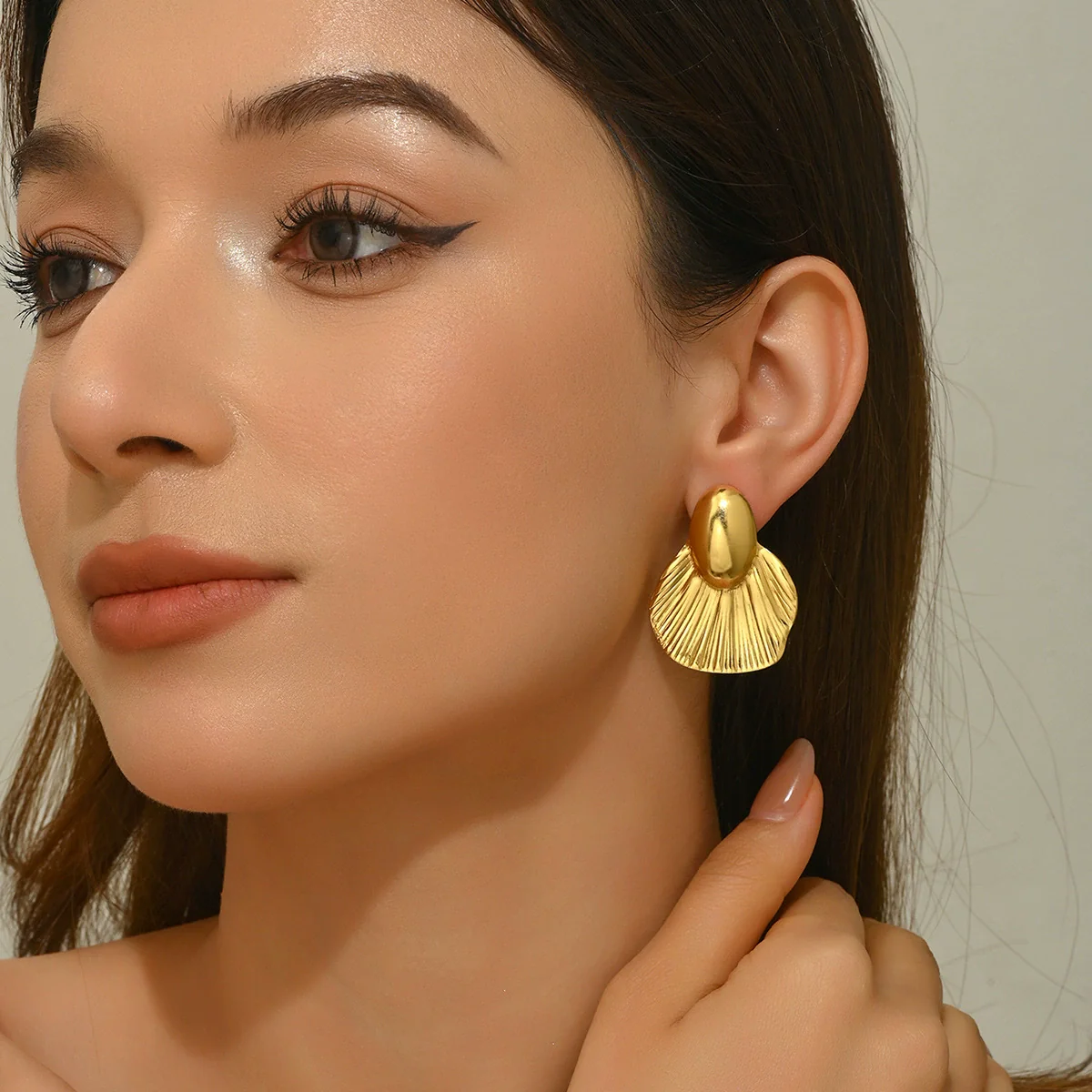 Wholesale Light Luxury Geometric Rhombus Stamped Stainless Steel Fishtail Earrings For Women - Image 2
