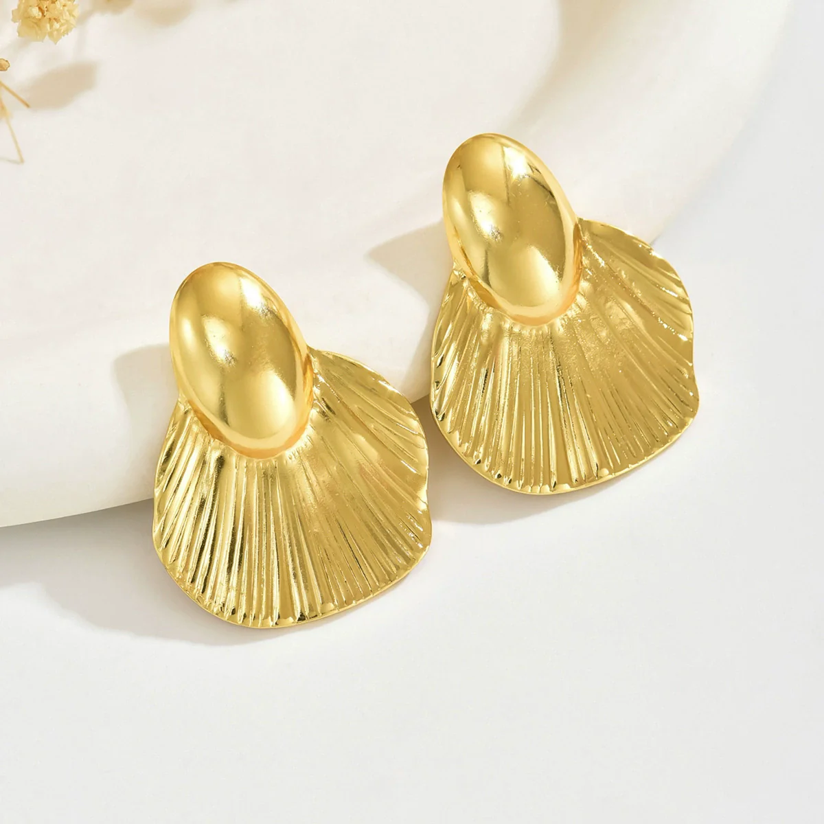 Wholesale Light Luxury Geometric Rhombus Stamped Stainless Steel Fishtail Earrings For Women - Image 3