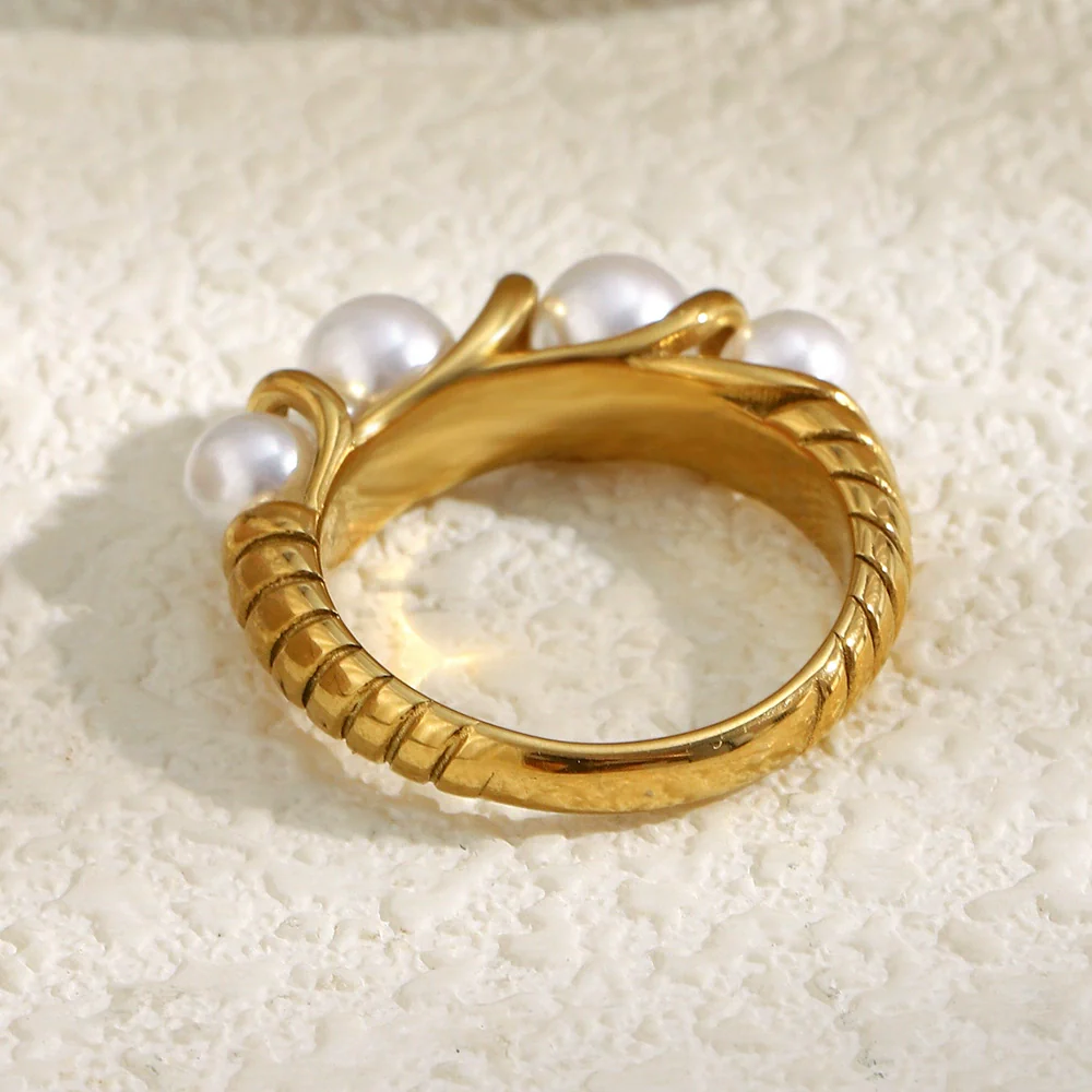 Wholesale Light Luxury Geometric Stainless Steel Electroplated 18K Gold Imitation Pearl Circle Ring For Women - Image 4