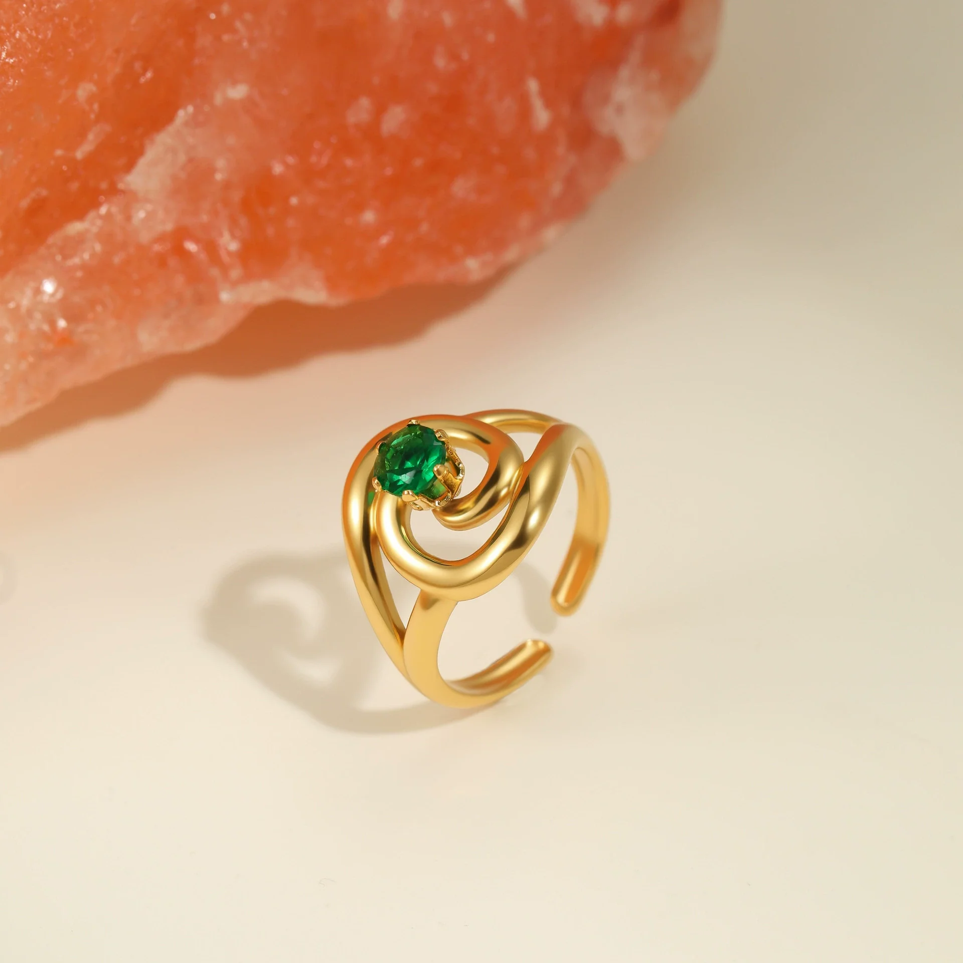 Wholesale Light Luxury Geometric Stainless Steel Electroplated 18K Gold Ring For Women - Image 3