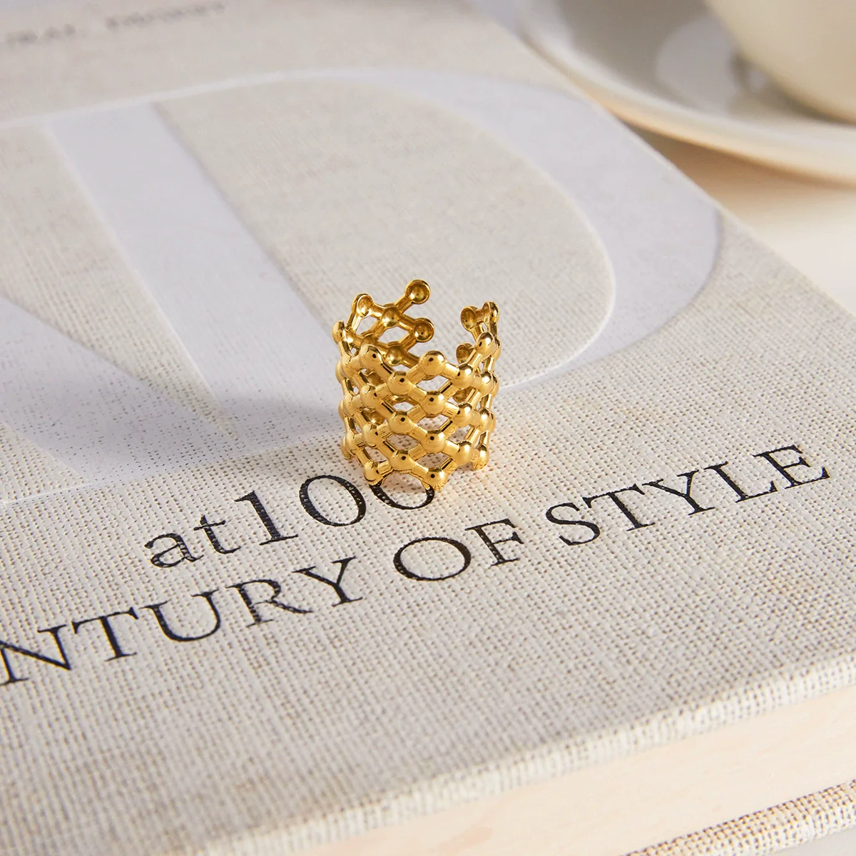 Wholesale Light Luxury Geometric Stainless Steel Electroplated Women's Ring - Image 4