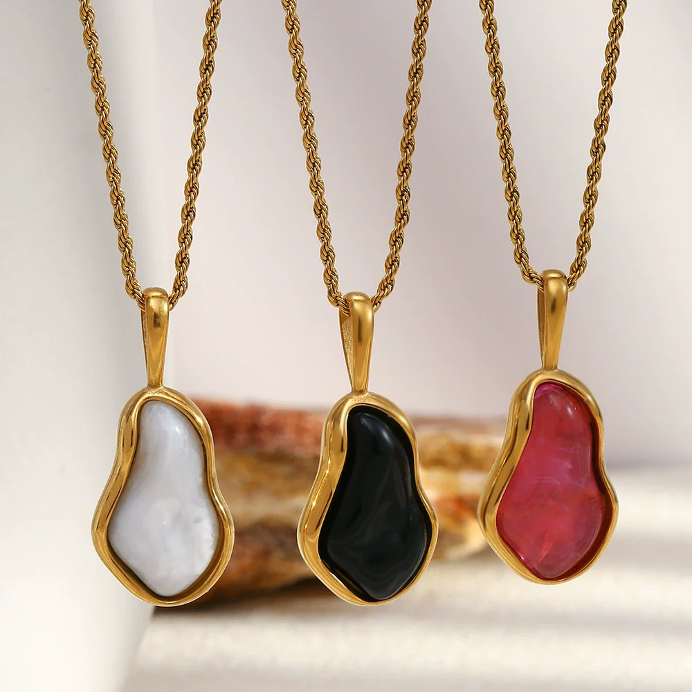 Wholesale Light Luxury Geometric Stainless Steel Vacuum Plated 18K Gold Imitation Baroque Pearl Shape Pendant Necklace For Women