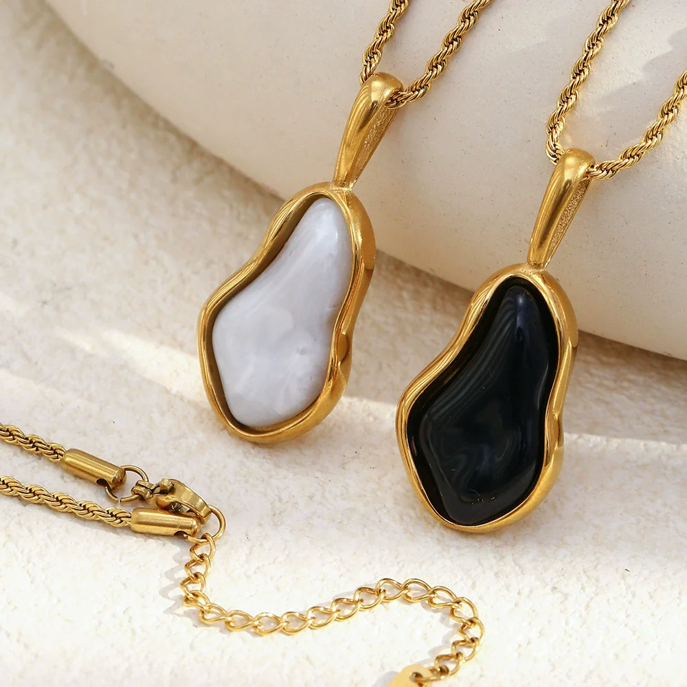 Wholesale Light Luxury Geometric Stainless Steel Vacuum Plated 18K Gold Imitation Baroque Pearl Shape Pendant Necklace For Women - Image 3