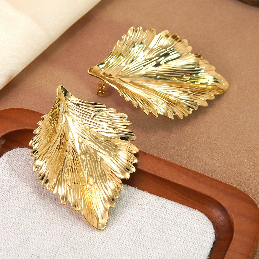 Wholesale Light Luxury Geometric Stamped Stainless Steel Leaf Earrings For Women - Image 2