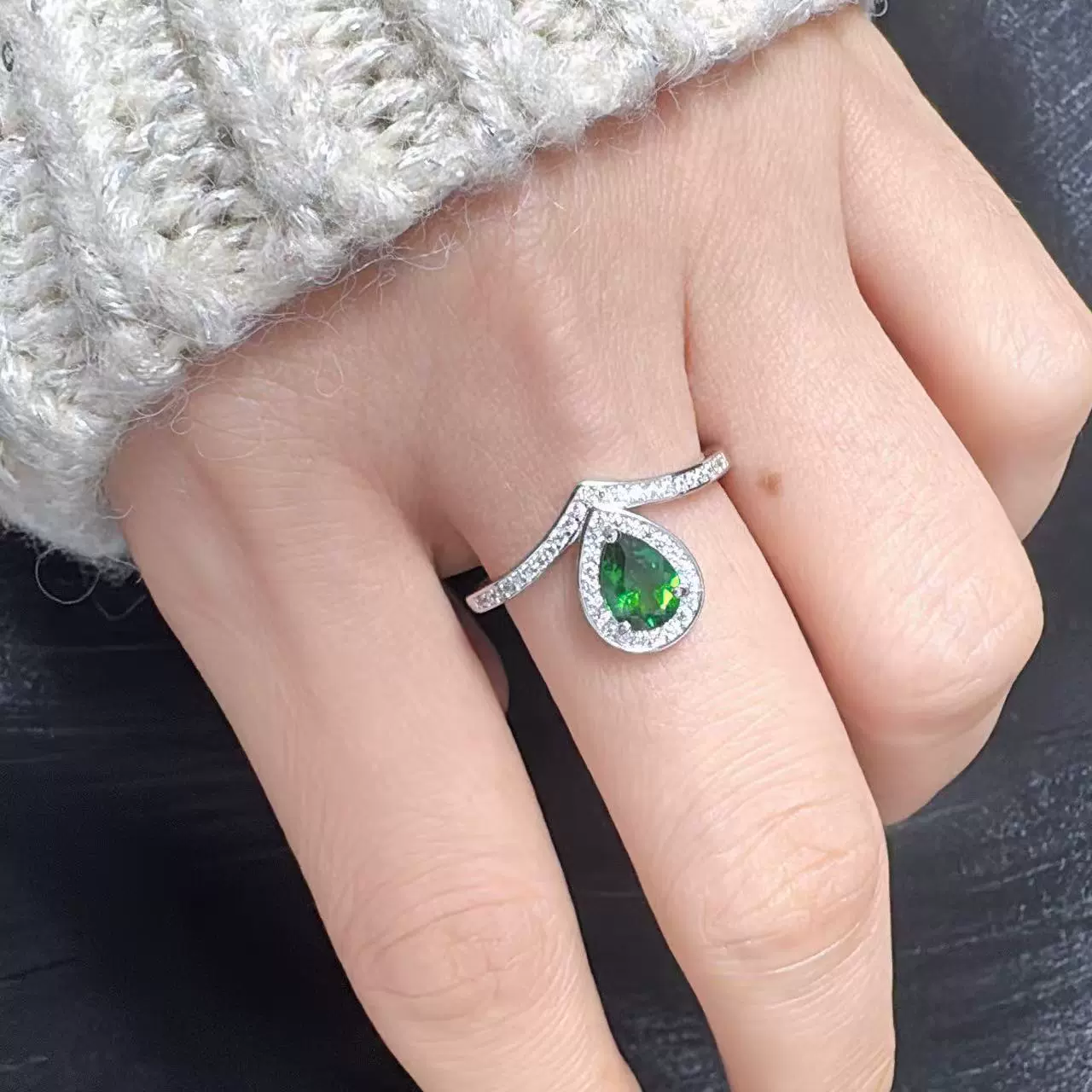 Wholesale Light Luxury Niche Style Vshaped Geometric Silver 925 Sterling Silver Plated 18K Gold Ring Set With Gems Jewelry Accessories - Image 4