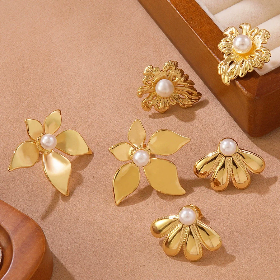 Wholesale Light Luxury Style Geometric Stamped Stainless Steel Pearl Flower Earrings For Women