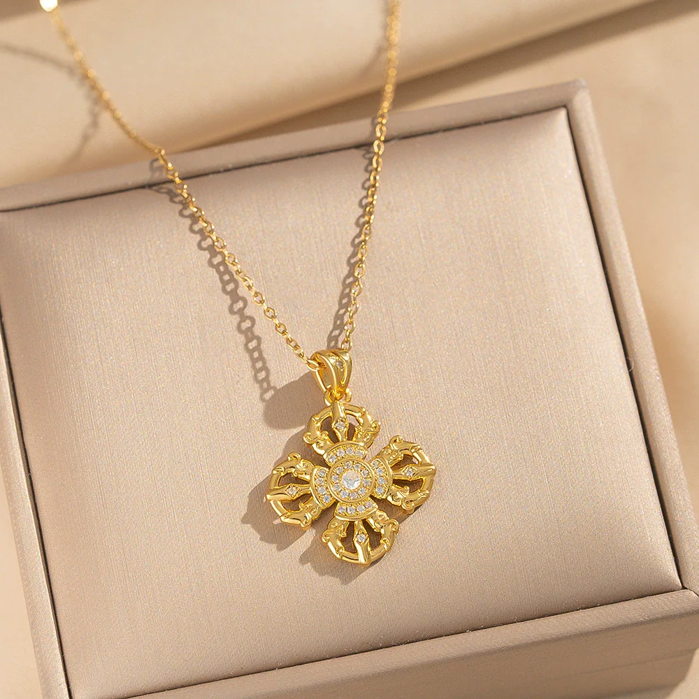 Wholesale Light Luxury Style Geometric Wave Pattern 18K Gold Plated Copper Pendant O Word Chain Necklace For Women - Image 12