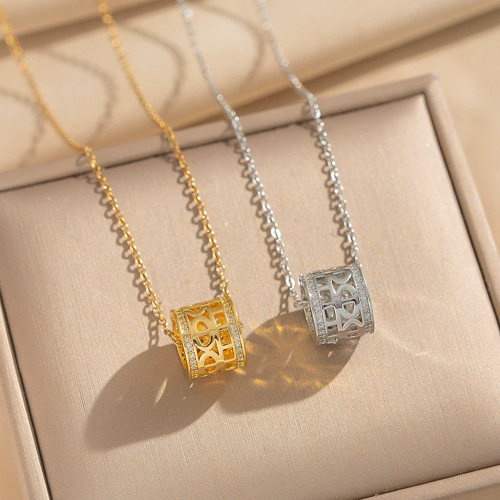 Wholesale Light Luxury Style Geometric Wave Pattern 18K Gold Plated Copper Pendant O Word Chain Necklace For Women - Image 2