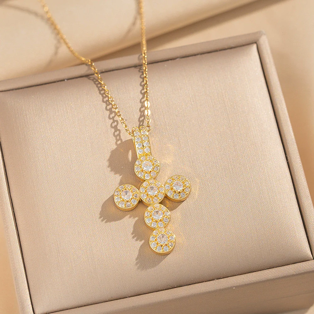 Wholesale Light Luxury Style Geometric Wave Pattern 18K Gold Plated Copper Pendant O Word Chain Necklace For Women - Image 53