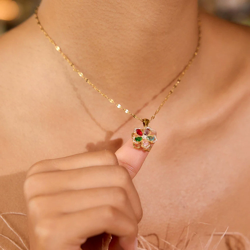 Wholesale Light Luxury Style Rotatable Geometric Flower Zircon Stainless Steel Electroplated Pendant Necklace For Women - Image 2