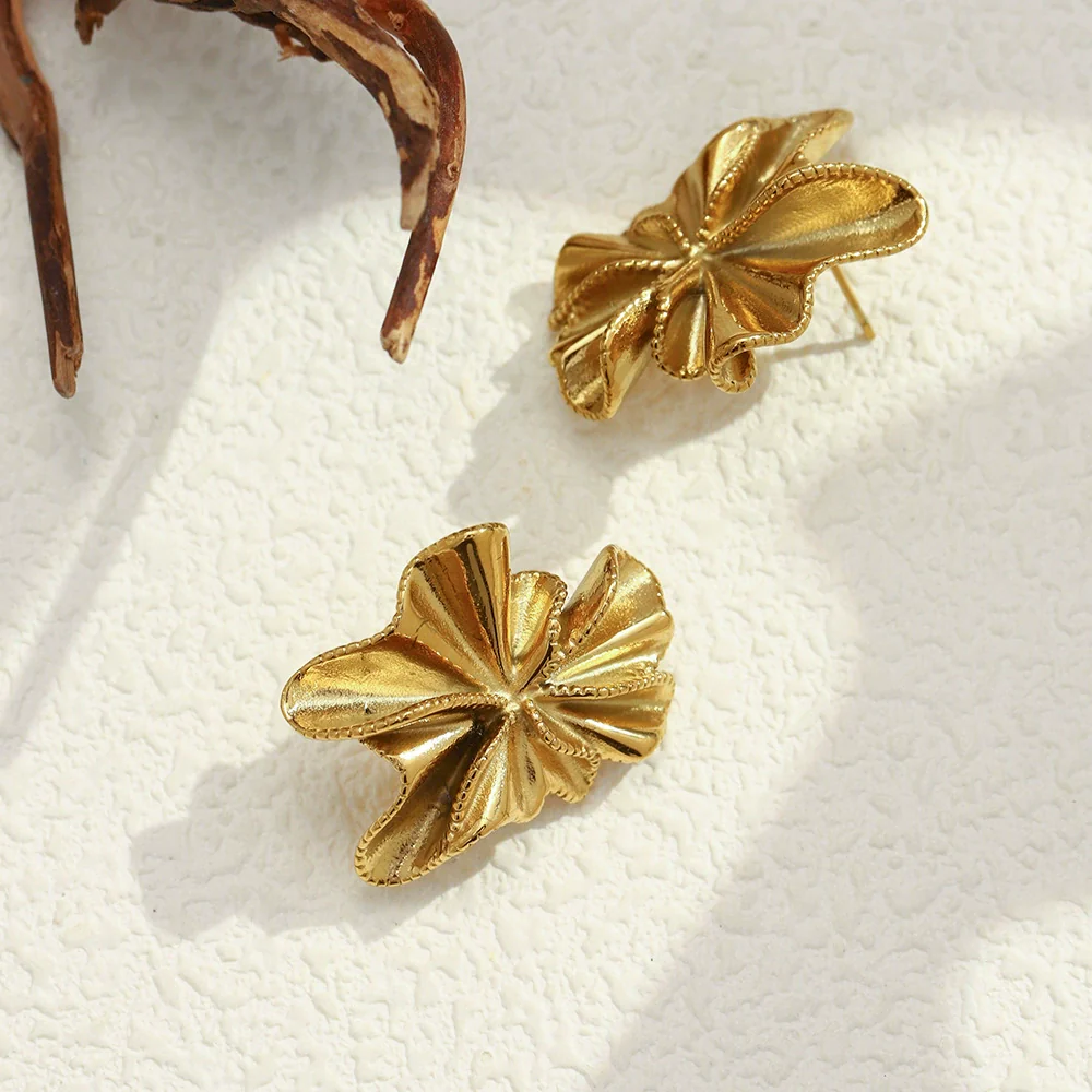 Wholesale Light Luxury Style Stainless Steel Electroplated 18K Gold Bead Edge Pleated Flower Earrings For Women - Image 4