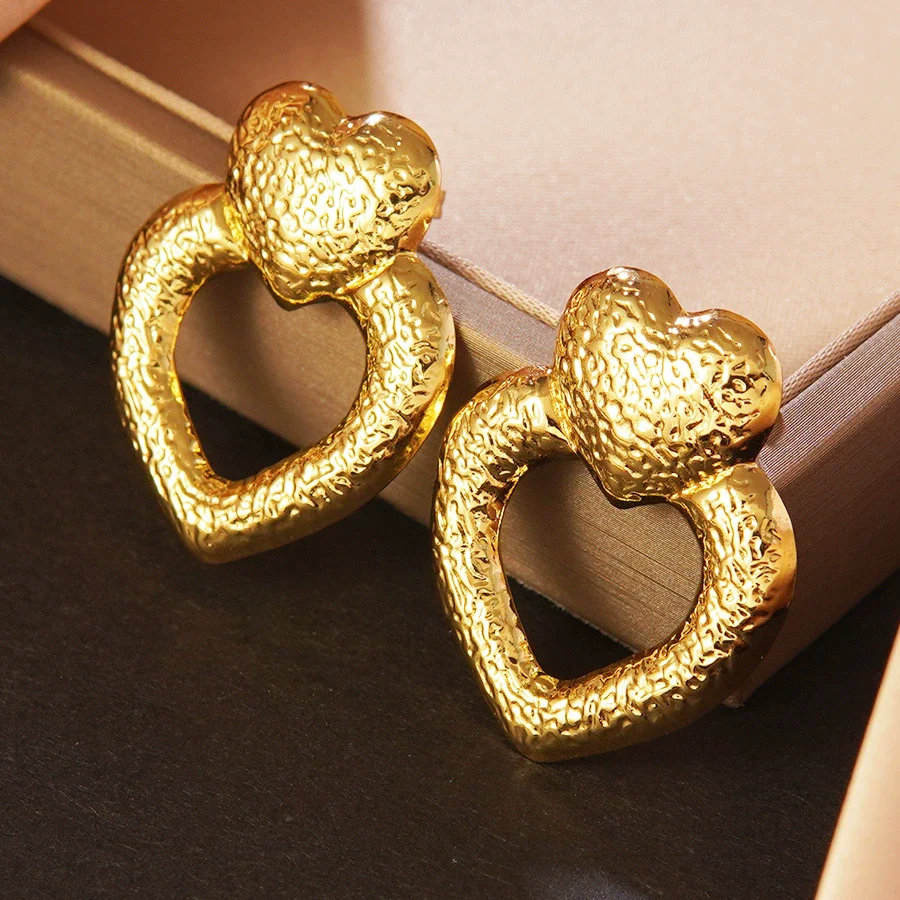 Wholesale Light Luxury Style Stainless Steel Stamped Heart Shape Earrings For Women
