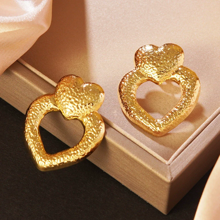 Wholesale Light Luxury Style Stainless Steel Stamped Heart Shape Earrings For Women - Image 2