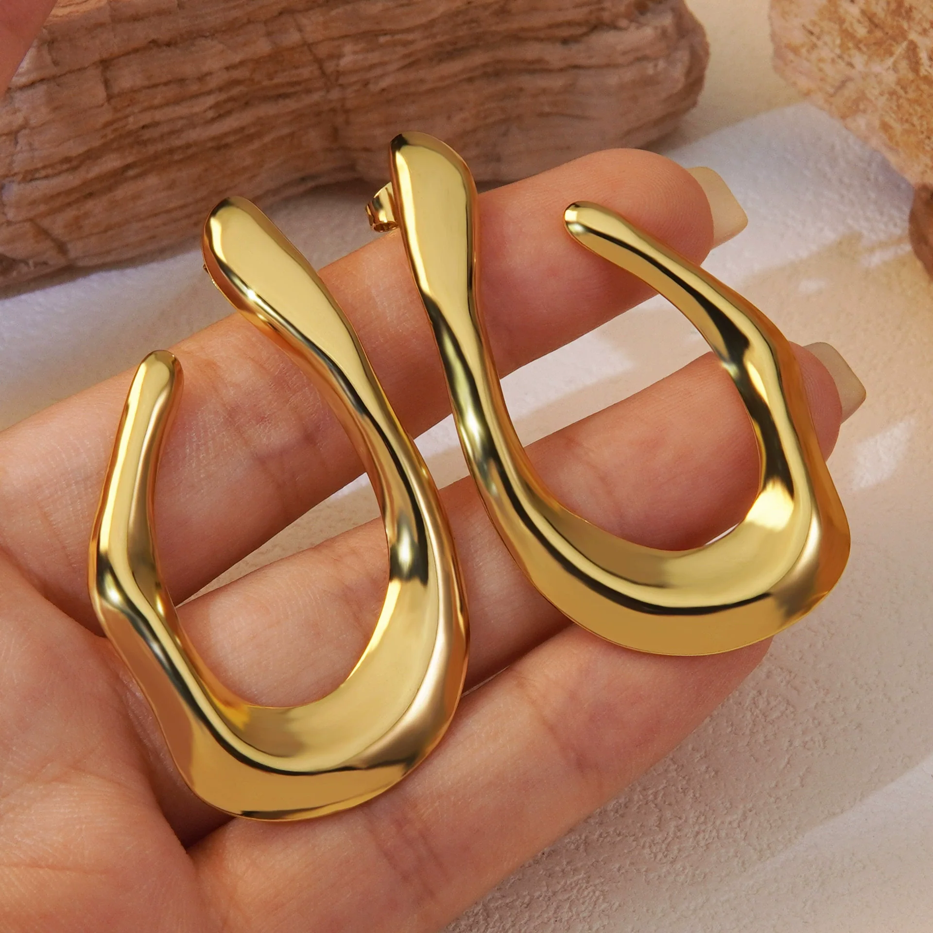 Wholesale Light Luxury Style Stamping Stainless Steel Geometric Ushaped Asymmetrical Earrings For Women - Image 2