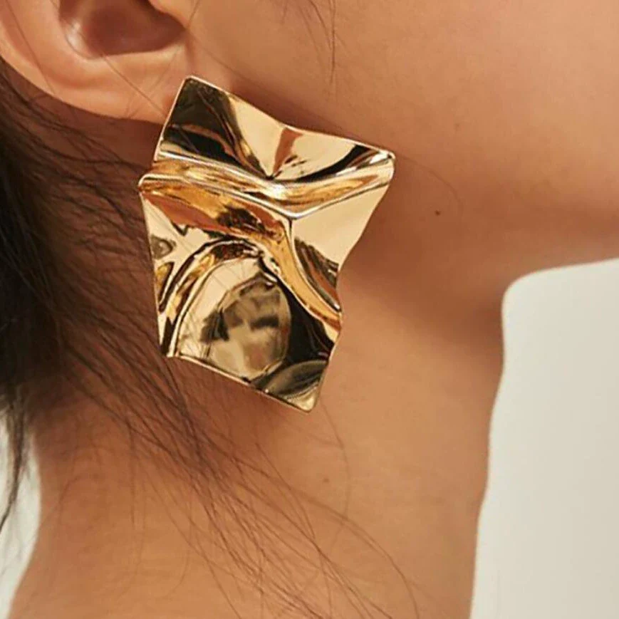 Wholesale Metal Geometric Asymmetrical Exaggerated Stylish Women's Earrings With Electroplating - Image 2