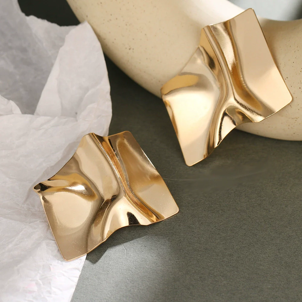Wholesale Metal Geometric Asymmetrical Exaggerated Stylish Women's Earrings With Electroplating - Image 4