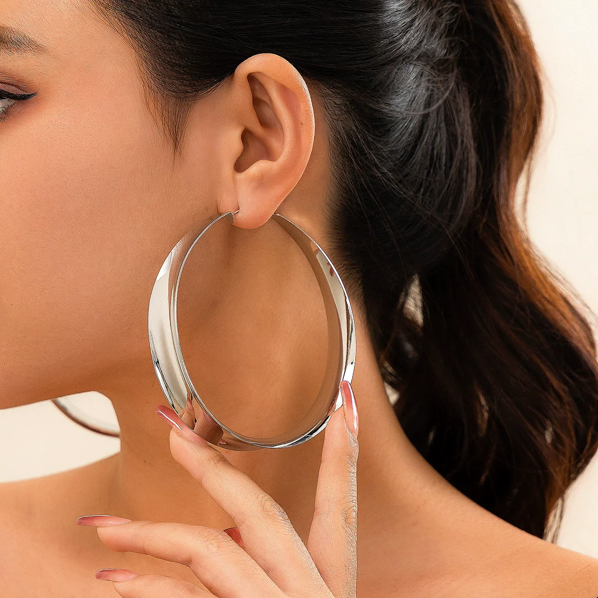 Wholesale Metal Geometric Hollow Exaggerated Women's Earrings With Electroplating - Image 7