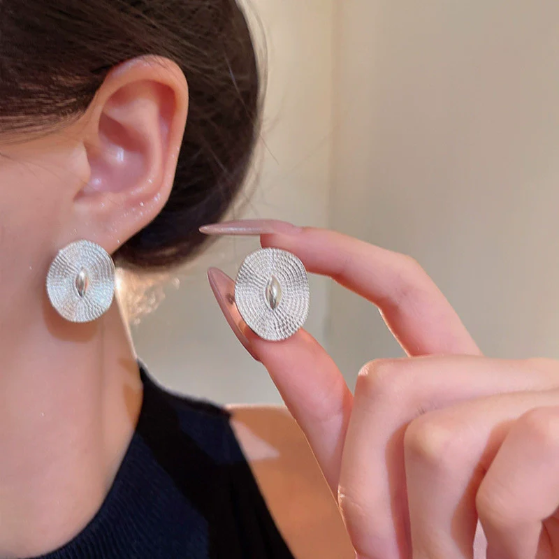 Wholesale Metal Geometric Oval Earrings For Women With Electroplating Process - Image 7