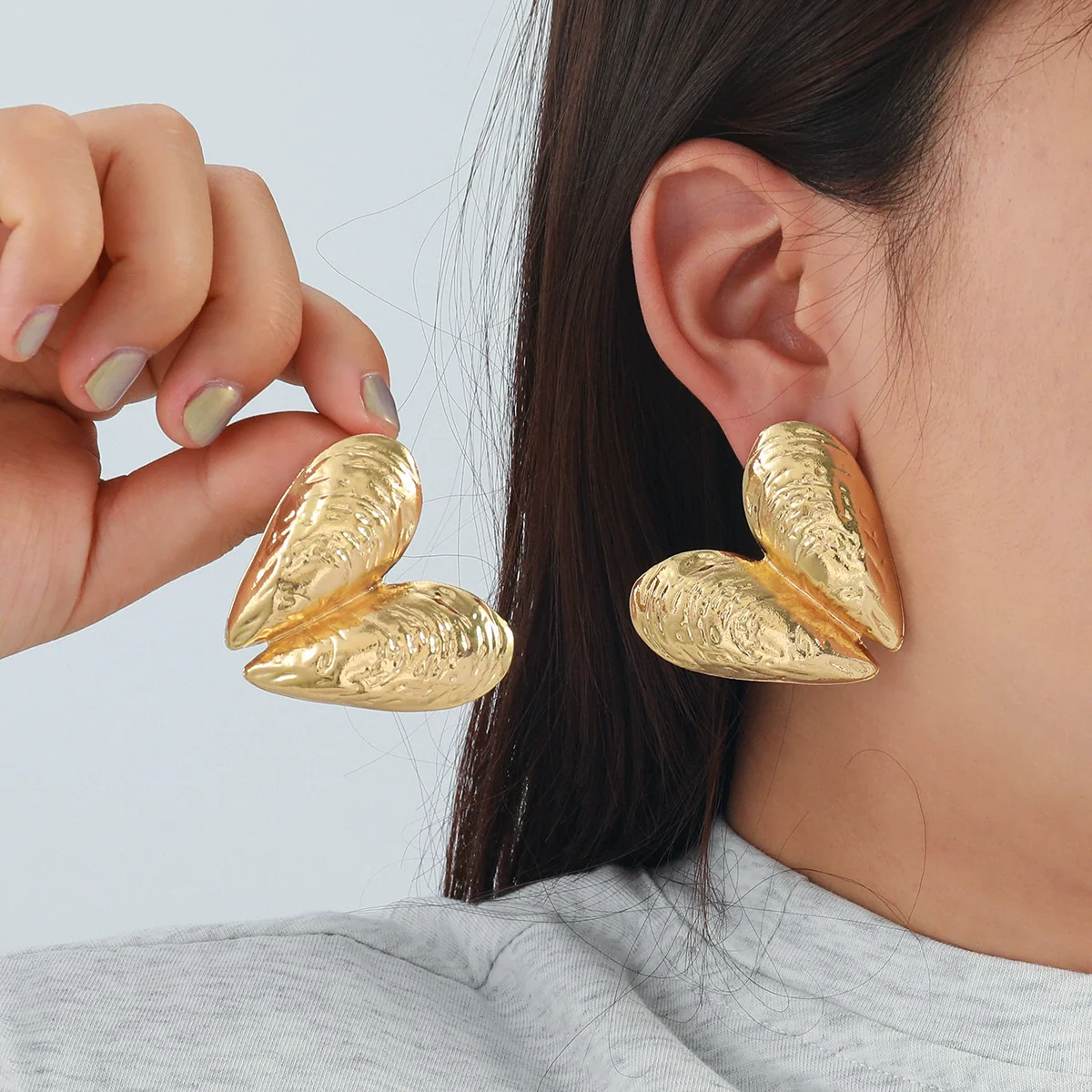 Wholesale Metal Heart Shape Zinc Alloy Electroplating Fashion Niche Design Women's Earrings - Image 2