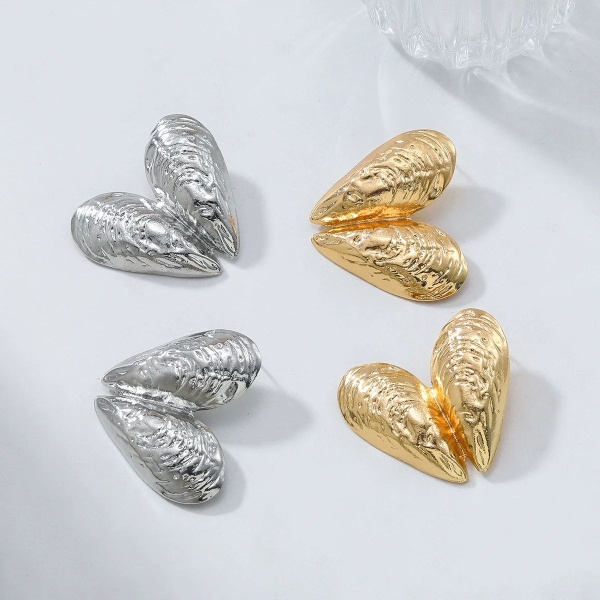 Wholesale Metal Heart Shape Zinc Alloy Electroplating Fashion Niche Design Women's Earrings - Image 3
