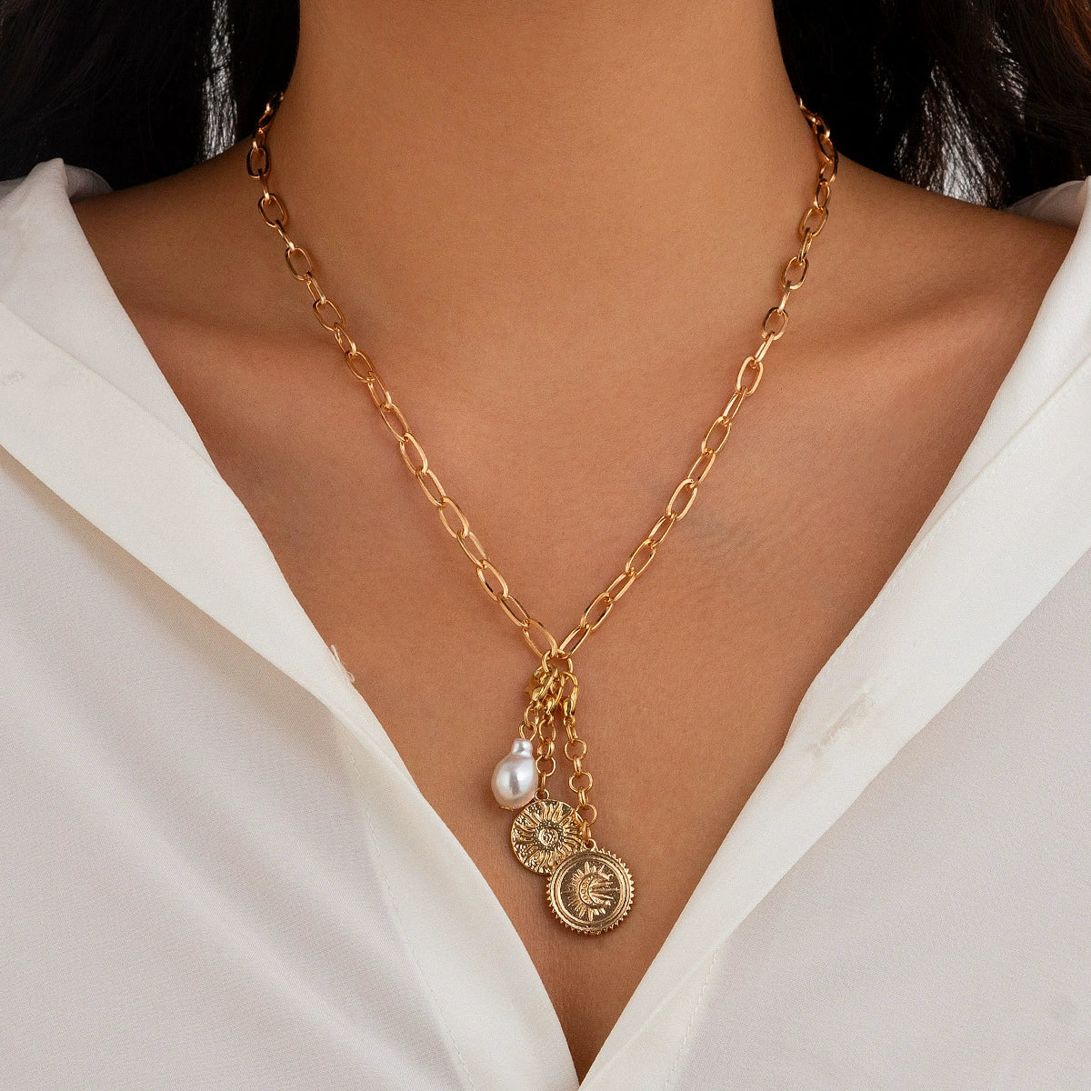 Wholesale Metal Heartshaped Geometric Multieyes Tassel Collarbone Necklace For Women With Electroplating - Image 7