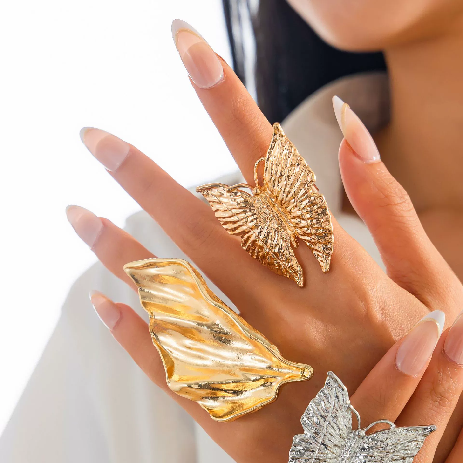 Wholesale Metal Pleated Leaf Ring With Big Butterfly Flower And Geometric Animal Zodiac Pattern Electroplated For Women In Ins Style - Image 2