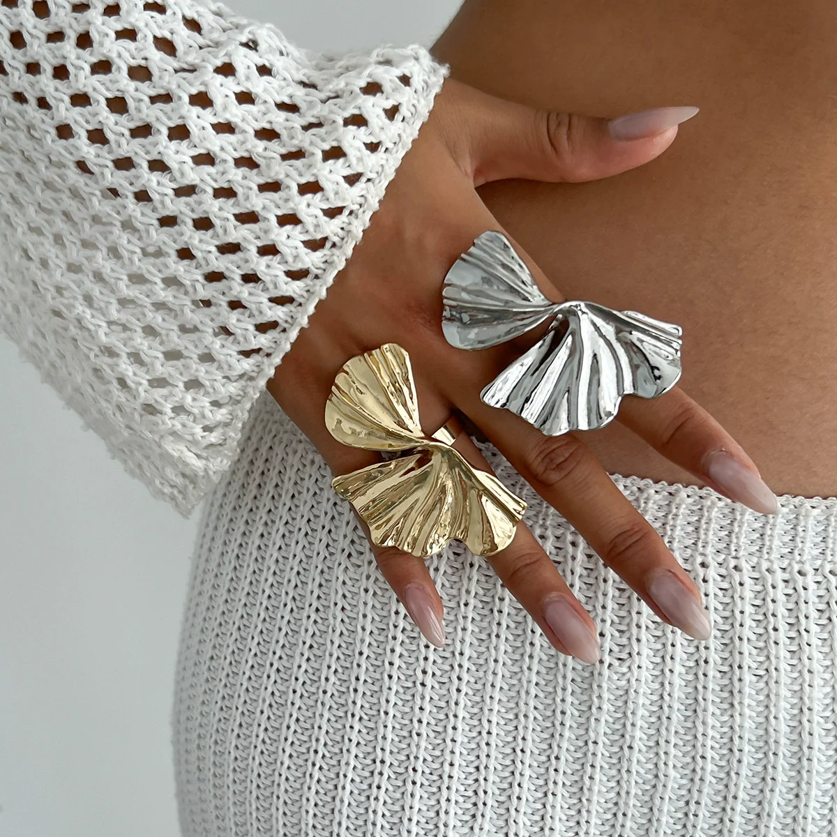 Wholesale Metal Retro Leaf Shaped Exaggerated 3D Ring With Electroplating For Women - Image 4