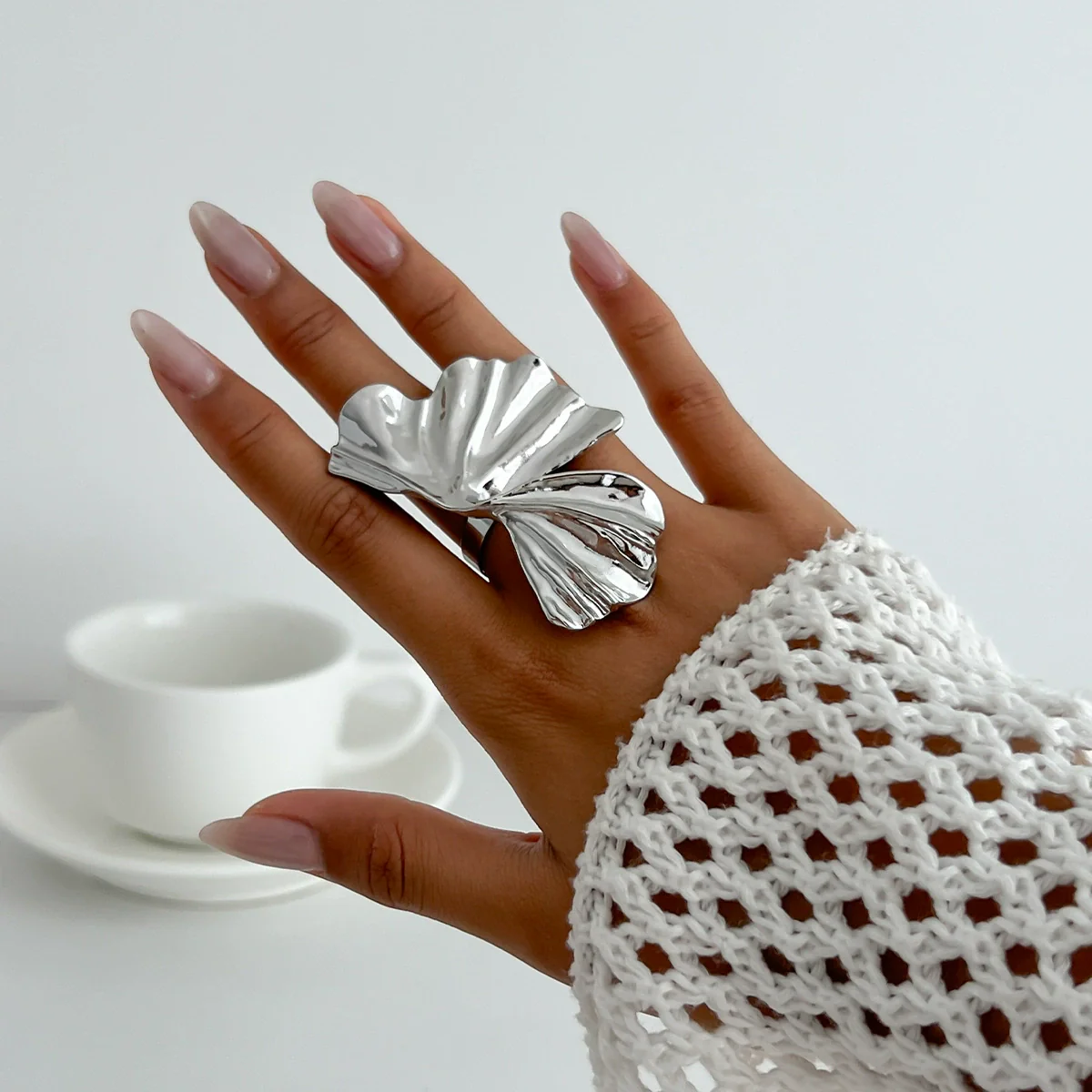 Wholesale Metal Retro Leaf Shaped Exaggerated 3D Ring With Electroplating For Women - Image 9