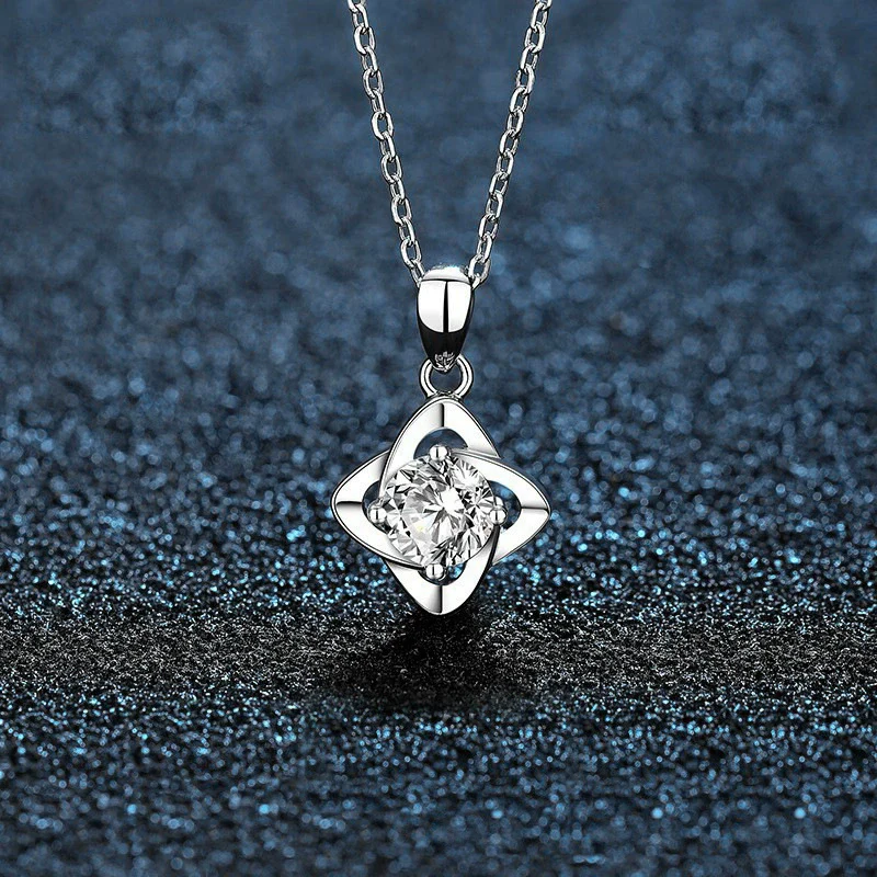 Wholesale Moissanite Four Leaf Clover Sterling Silver 925 Pendant Necklace For Women Electroplated Jewelry
