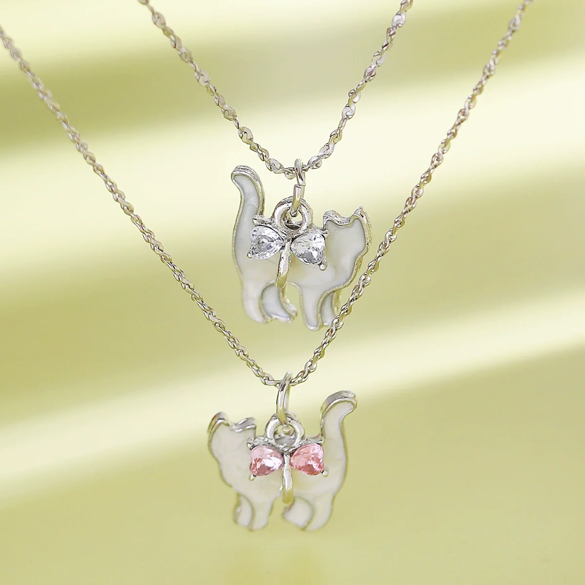 Wholesale Motherofpearl Animal Shaped Copper Electroplated Kitten Pendant Necklace For Women