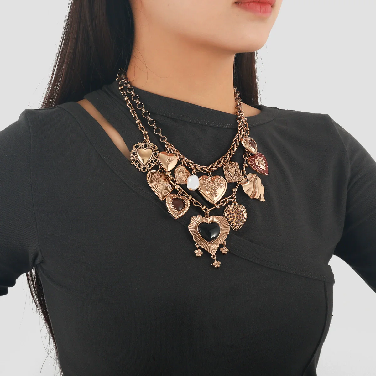 Wholesale Multilayer Metal Retro Heart Pendant Ladies Charm Necklace Alloy Electroplating