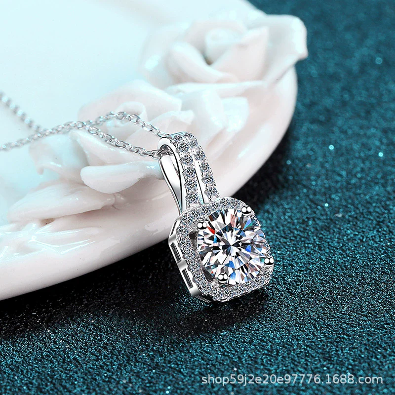 Wholesale Necklace 925 Sterling Silver Plated Pt950 Gold Star Pattern Four Claw Moissanite Pendant Cross Flower Chain For Women