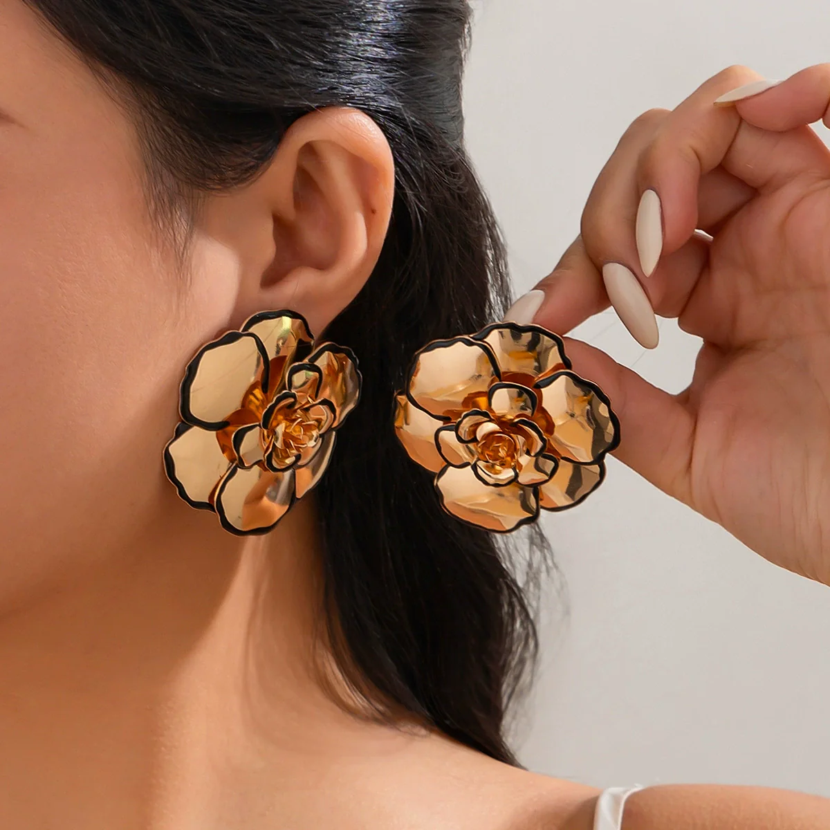 Wholesale Necklace Iron Dripping Oil Flower Retro Electroplating For Women - Image 4