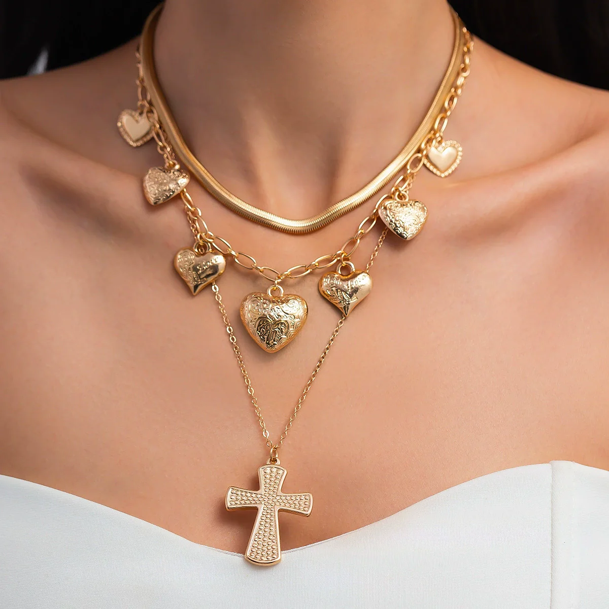 Wholesale Punk Metal Heartshaped Geometric Pendant Necklace With Alloy Pendant And Iron Copperclad Chain Electroplated