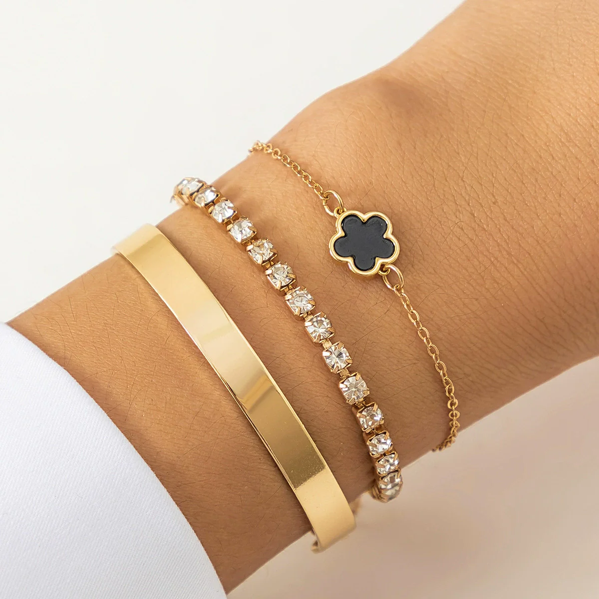 Wholesale Punk Rhinestone Alloy Five Leaf Clover Geometric Electroplated Women's Bracelet