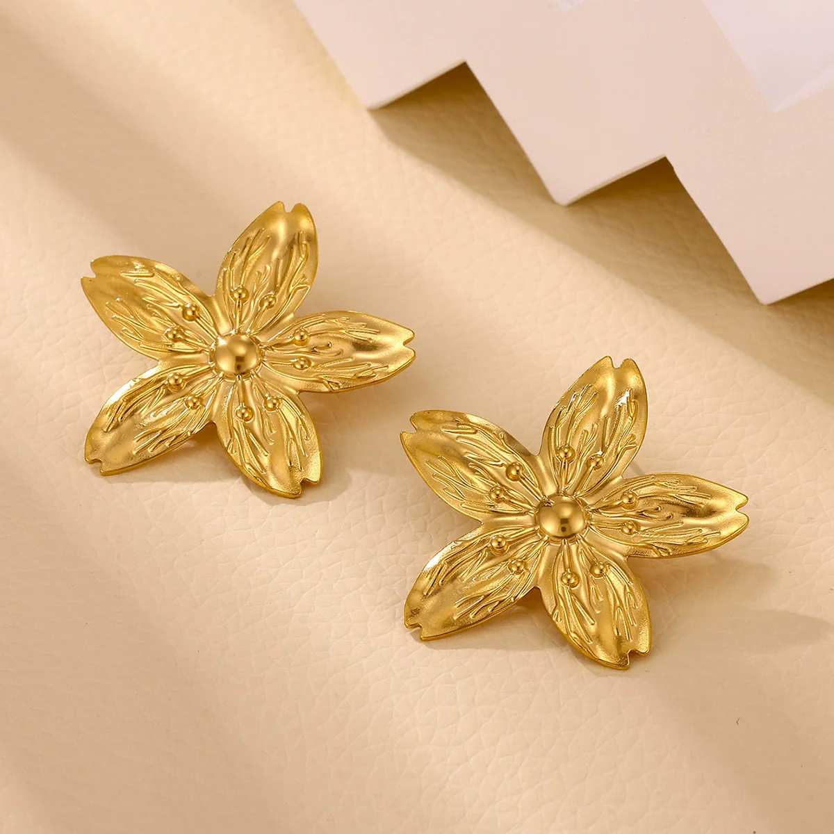 Wholesale Retro Elegant Highend Women's Gold Plated Stainless Steel Heart Sun Flower Geometric Round Earrings