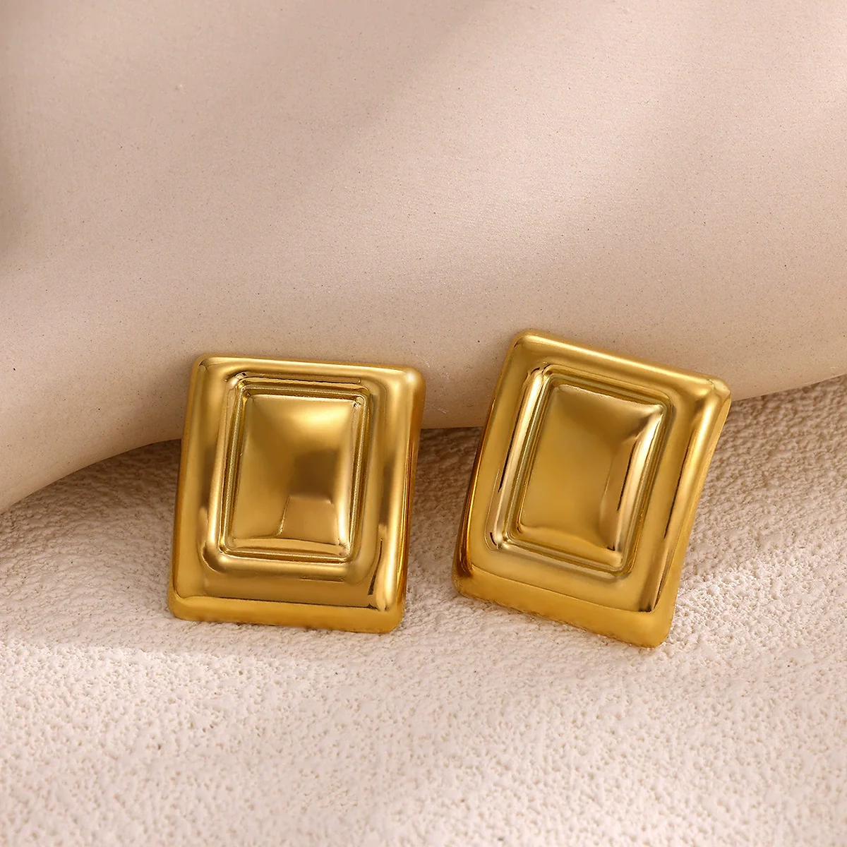 Wholesale Retro Elegant Highend Women's Gold Plated Stainless Steel Heart Sun Flower Geometric Round Earrings - Image 2