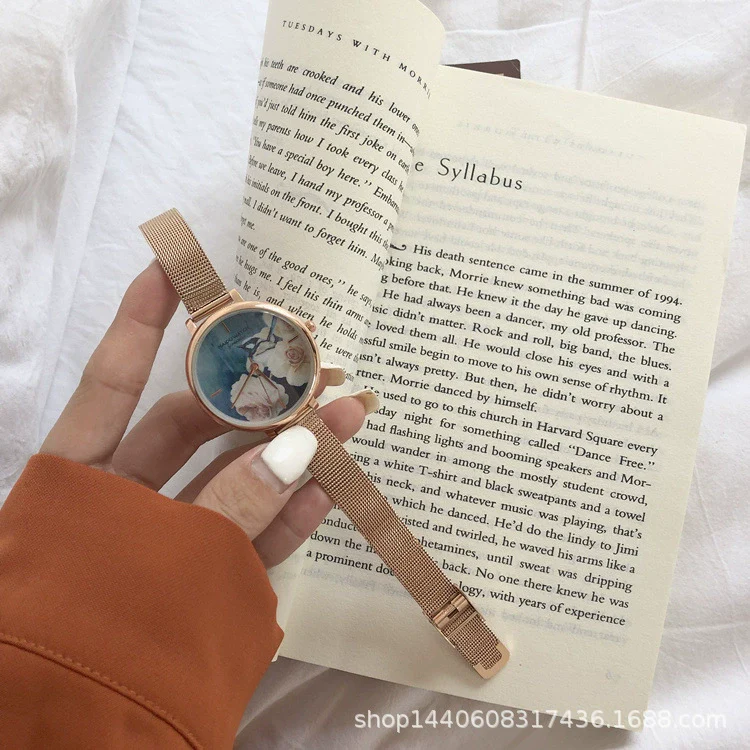 Wholesale Retro Fashion Simple Quartz Watch For Men And Women Silicone Case Imitation Leather Strap Round Dial - Image 9
