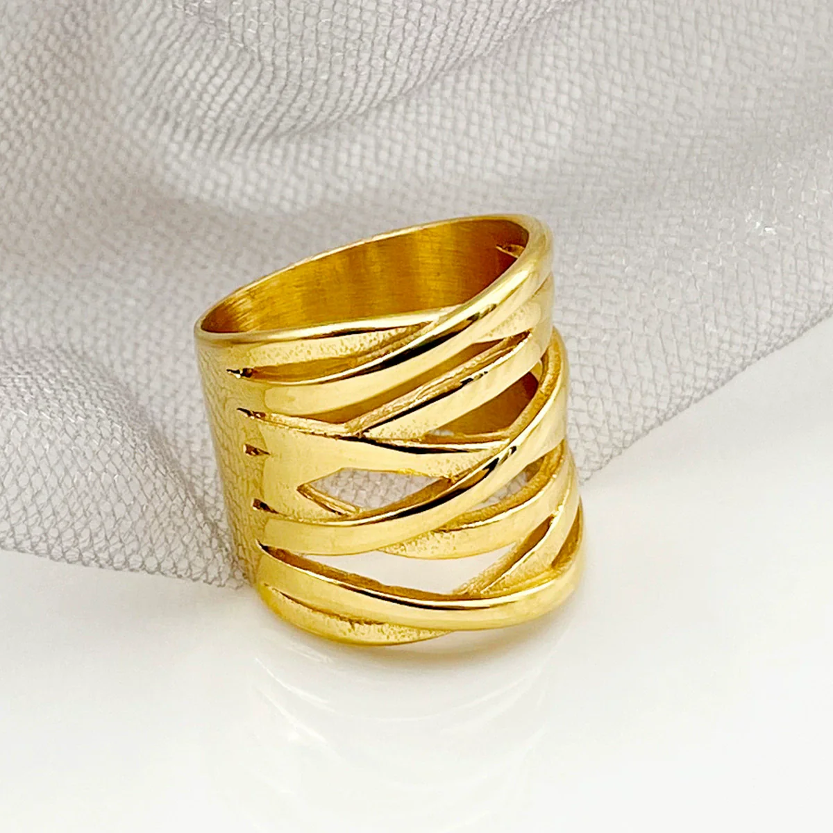 Wholesale Retro Fashion Stainless Steel Zircon Ring With Cross Winding Twist Design And Electroplating Treatment
