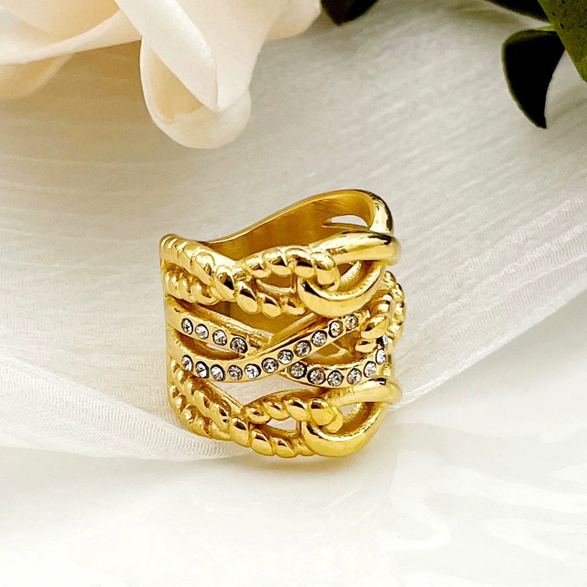 Wholesale Retro Fashion Stainless Steel Zircon Ring With Cross Winding Twist Design And Electroplating Treatment - Image 4