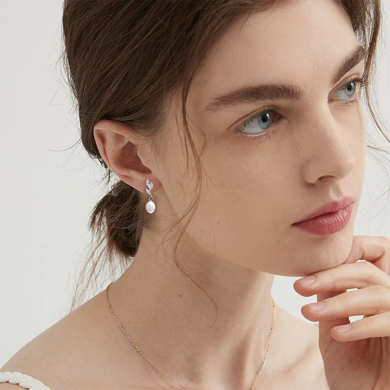 Wholesale S225 Imitation Pearl Leaf Geometric Style Electroplated Inlaid Zircon Earrings For Women - Image 2