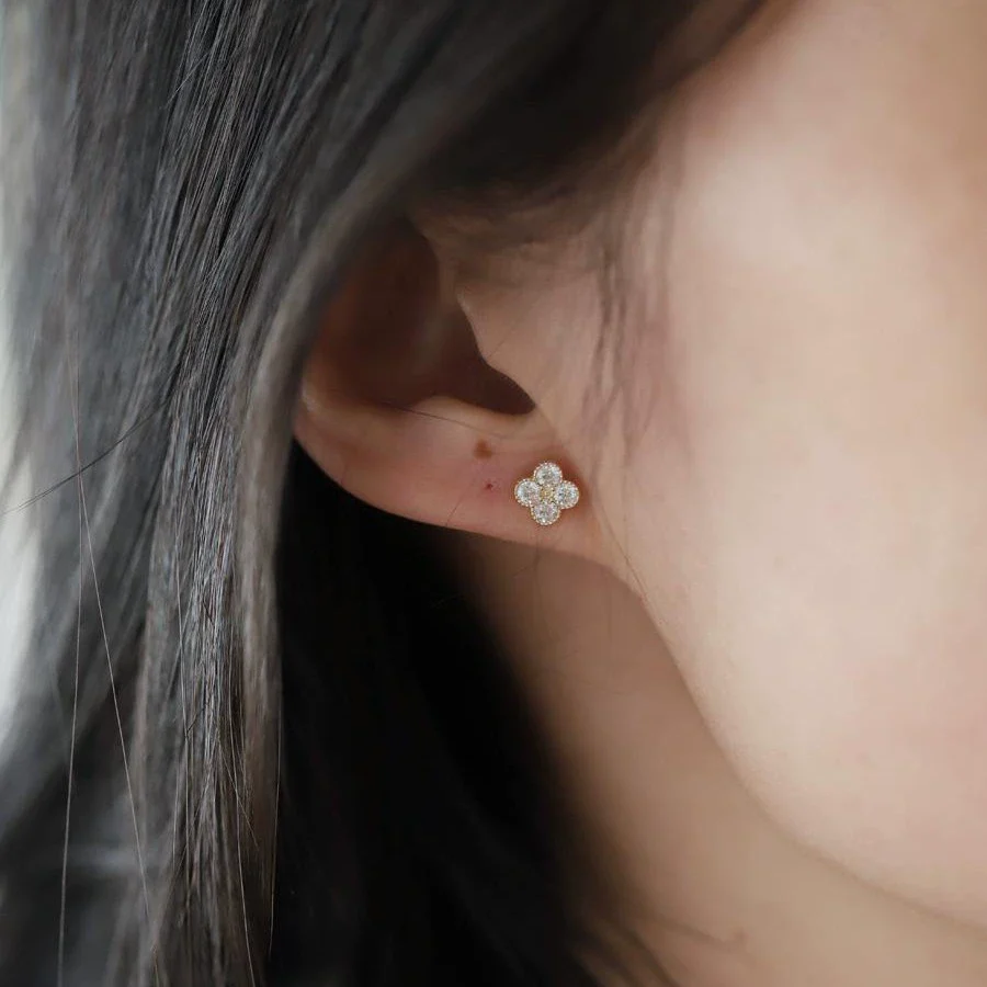 Wholesale S925 Sterling Silver Four Leaf Clover Light Luxury Style Earrings With Gold Plating And Diamond Decor - Image 4